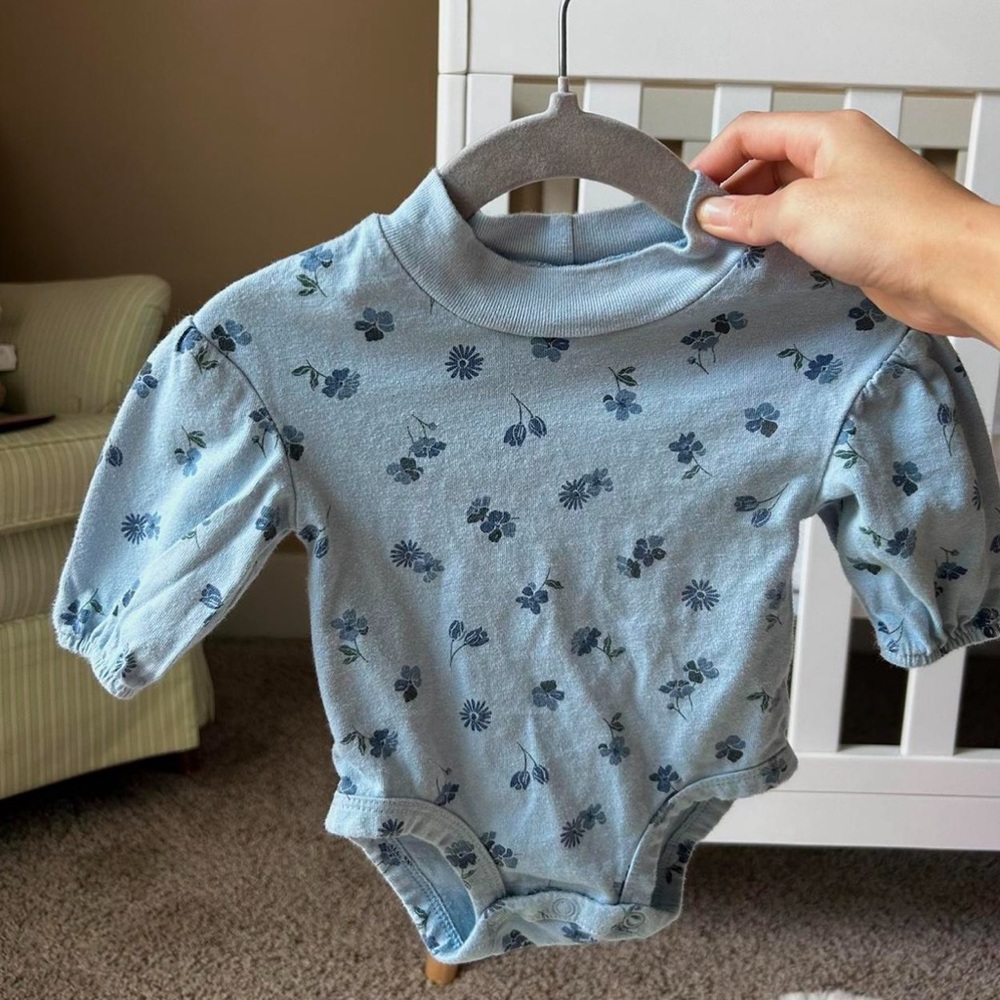 Mock turtleneck puffy long sleeve baby bodysuit